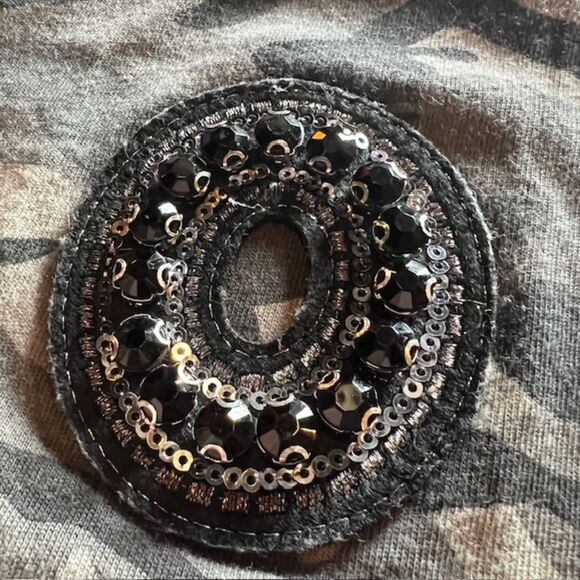 Lane Bryant LOVE embellished camo print tshirt short sleeve rhinestone 22/24 - Picture 4 of 4